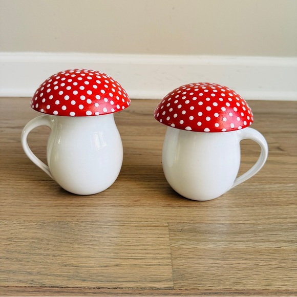 The Unbranded Brand Other - 2 Red & White Polka Dot Mushroom Lidded Ceramic Coffee Tea Cup Mugs